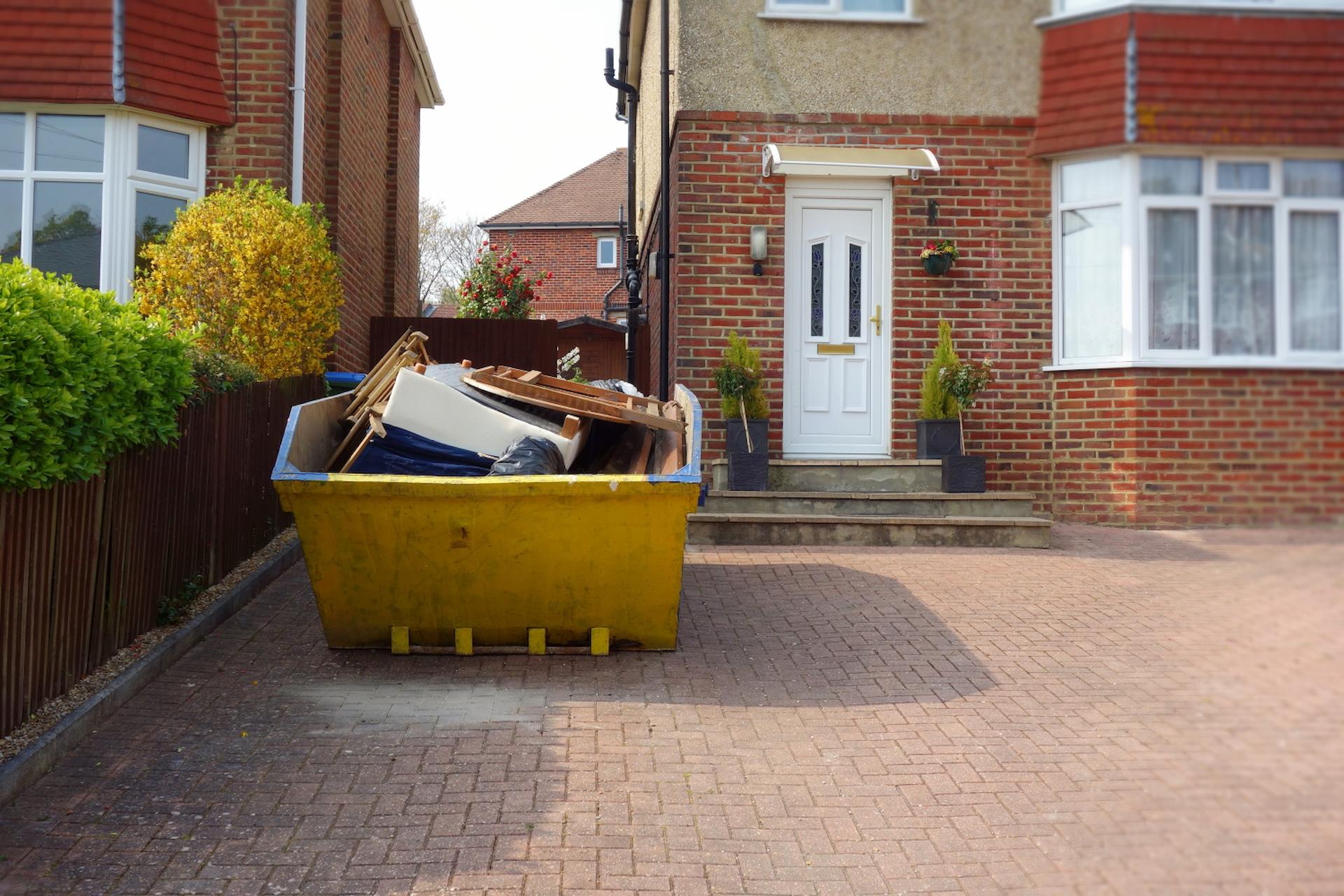 Clearing Out This Autumn? 10 Reasons to Hire a Skip
